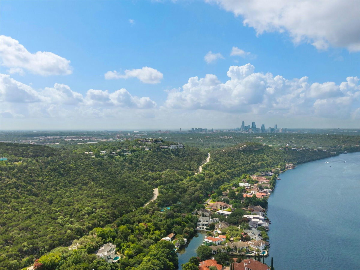 4323 Mt Bonnell Rd — exterior