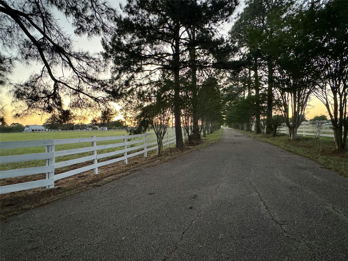 2502 Highway 304 — exterior