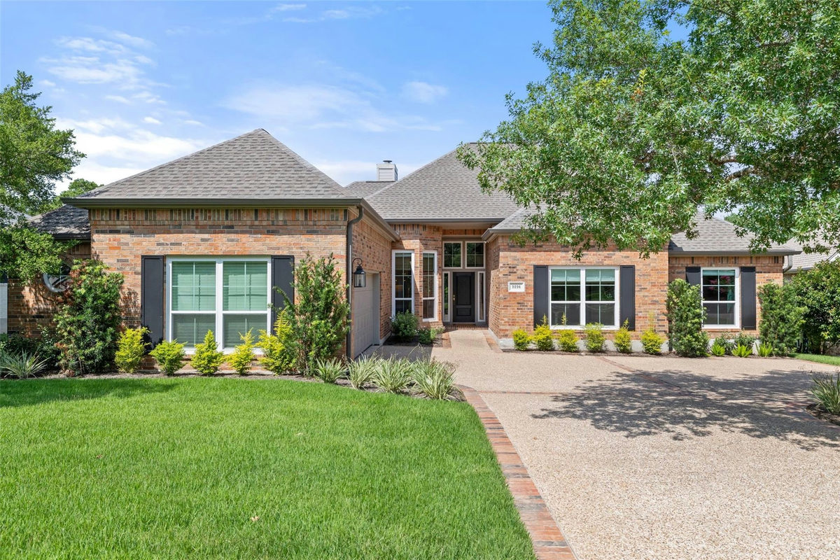 9294 Scenic Bluff Dr — exterior
