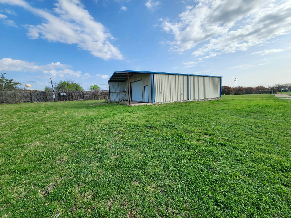 1742 Rowe Loop — photo 3