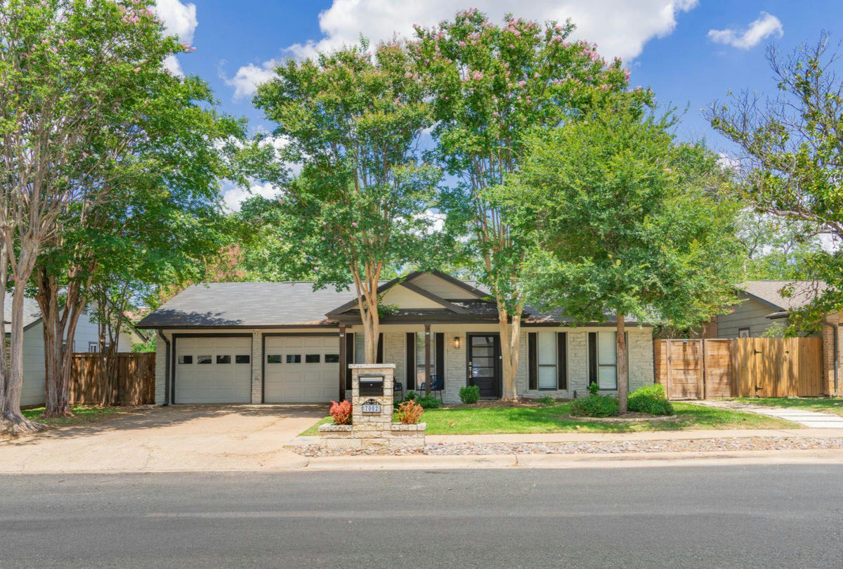 7002 Whispering Oaks Dr — exterior