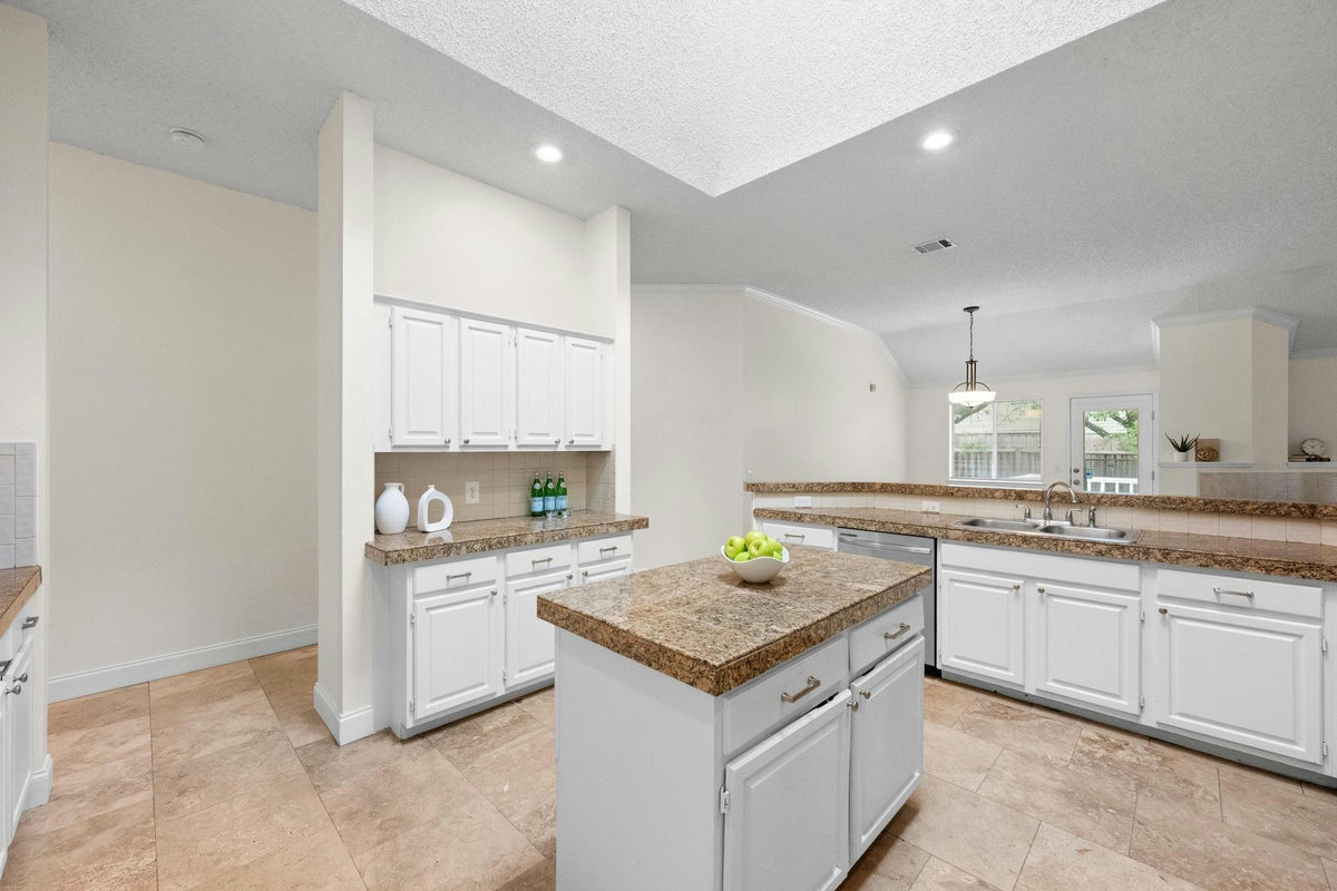 10803 Redgate Ln