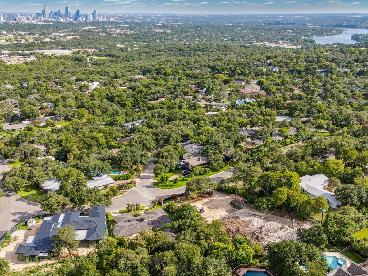 4616 Crestway Dr — exterior