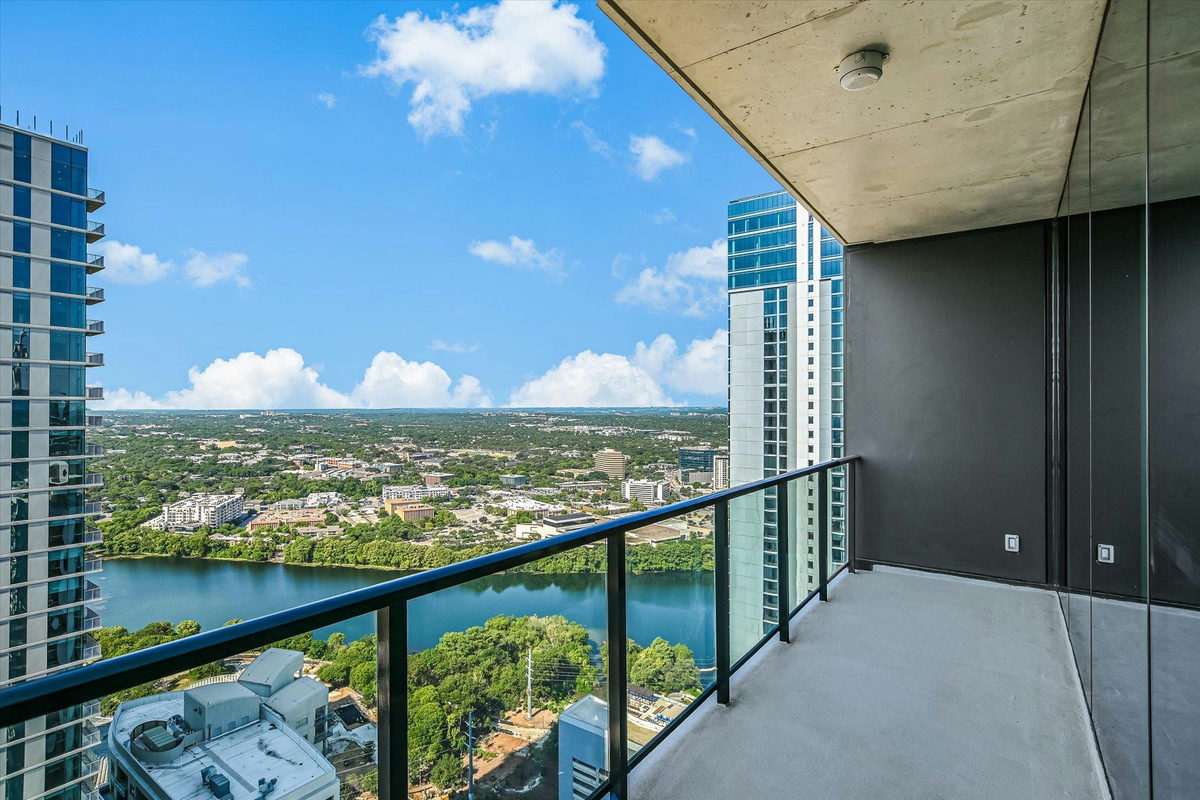 610 Davis St #3801 — exterior