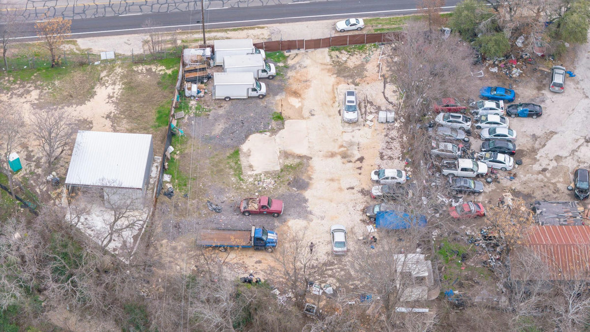 12046 N Lamar Blvd — photo 3