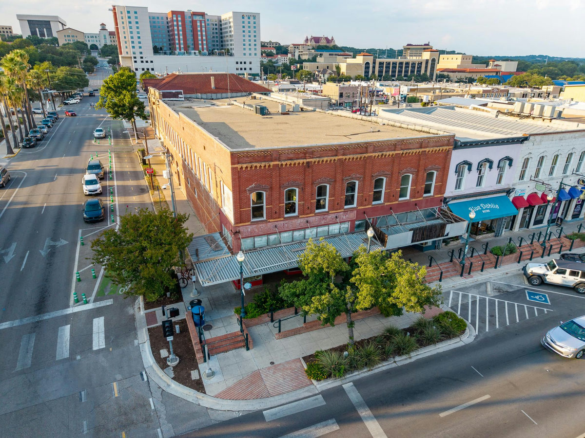 101 E Hopkins St — exterior