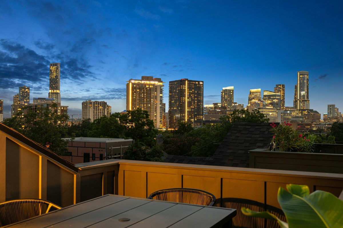 1007 E 15th St ##3 — exterior