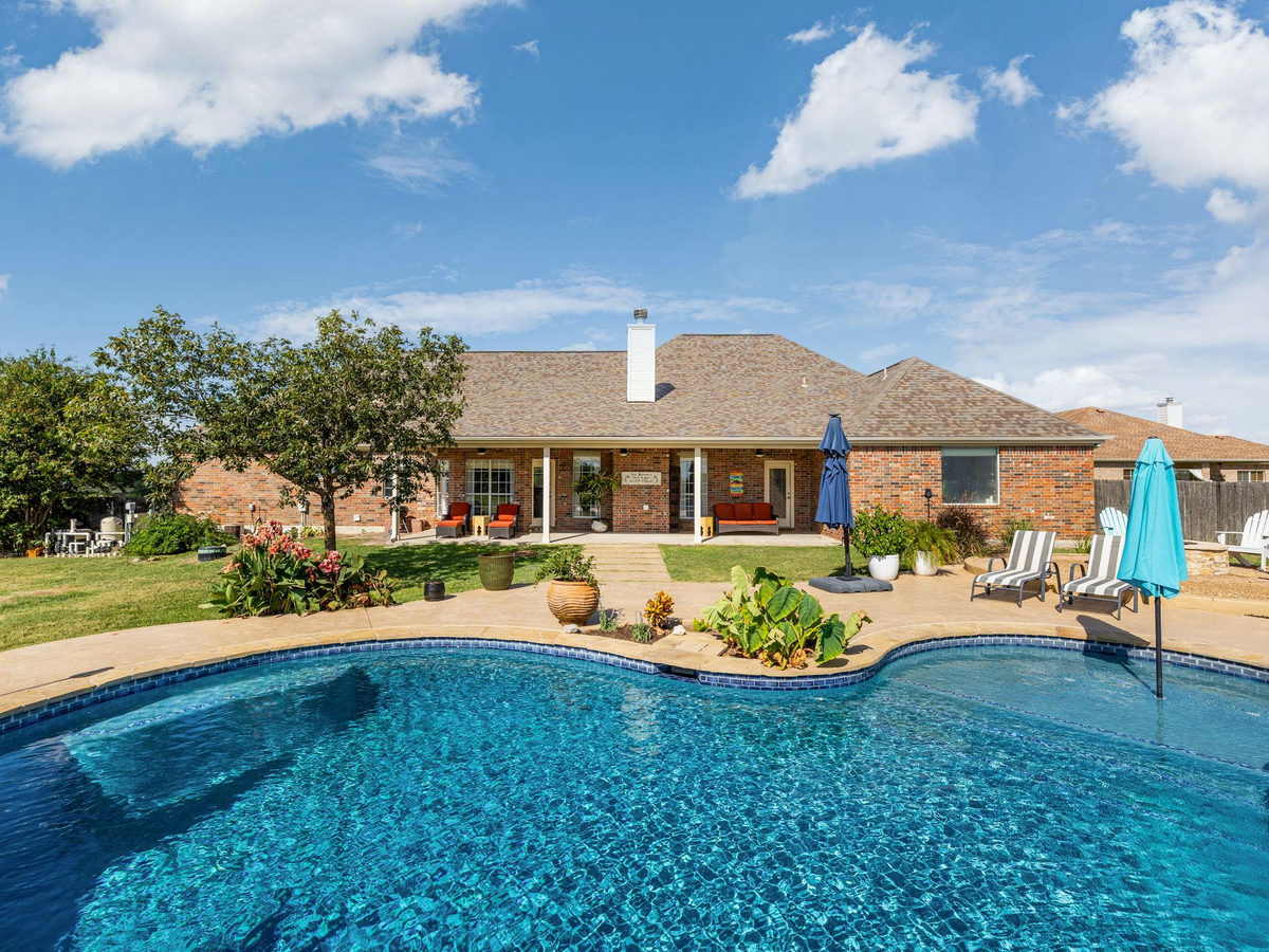 155 Comanche Cir — exterior