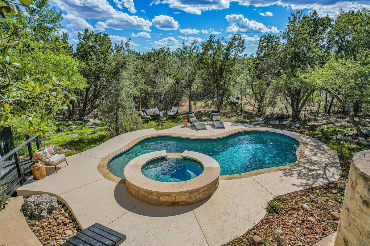 335 Deer Creek Dr — photo 2