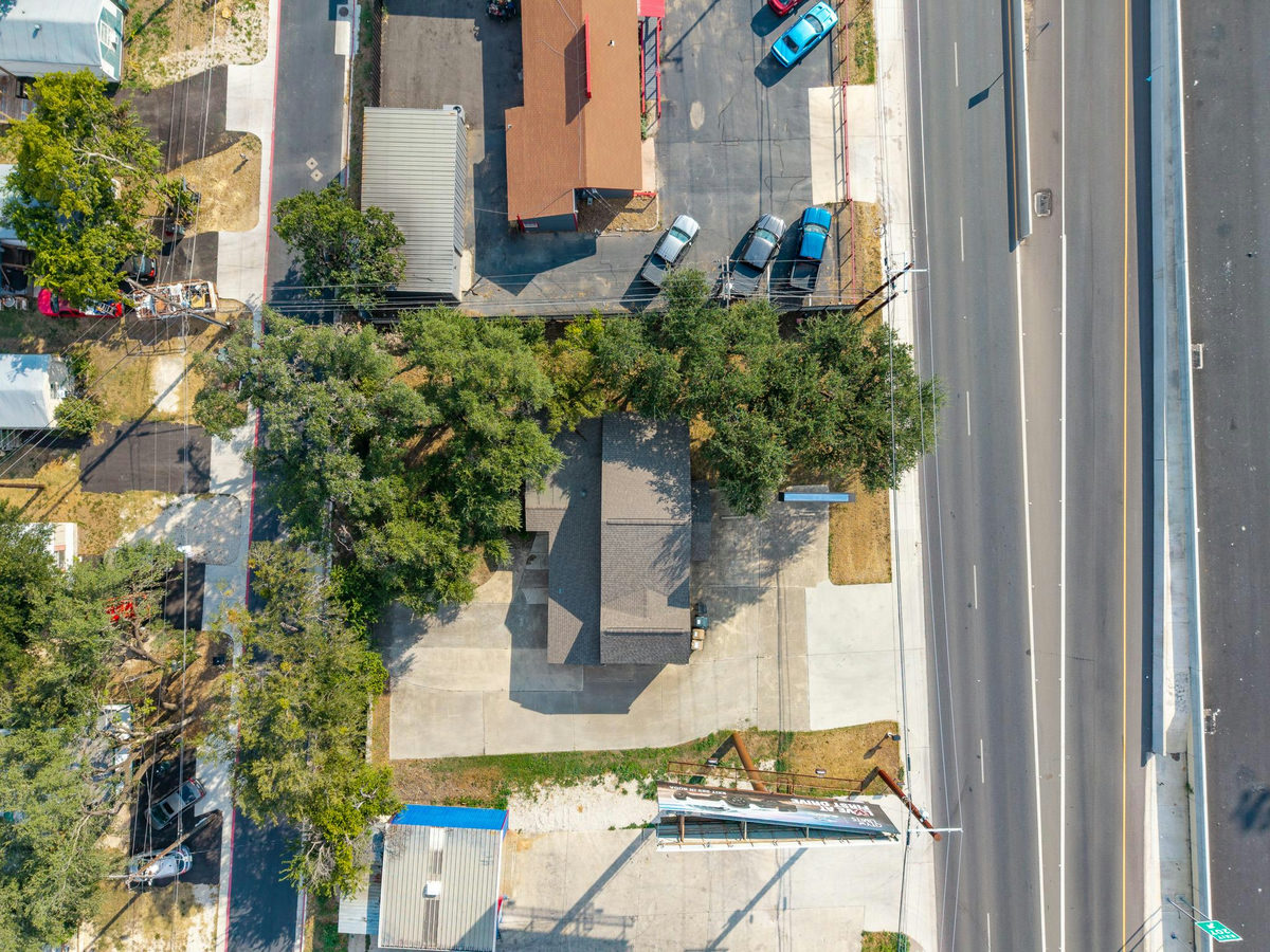 1712 N Interstate 35 Fwy — photo 3