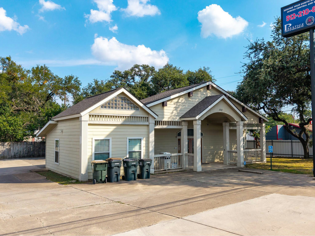 1712 N Interstate 35 Fwy — exterior