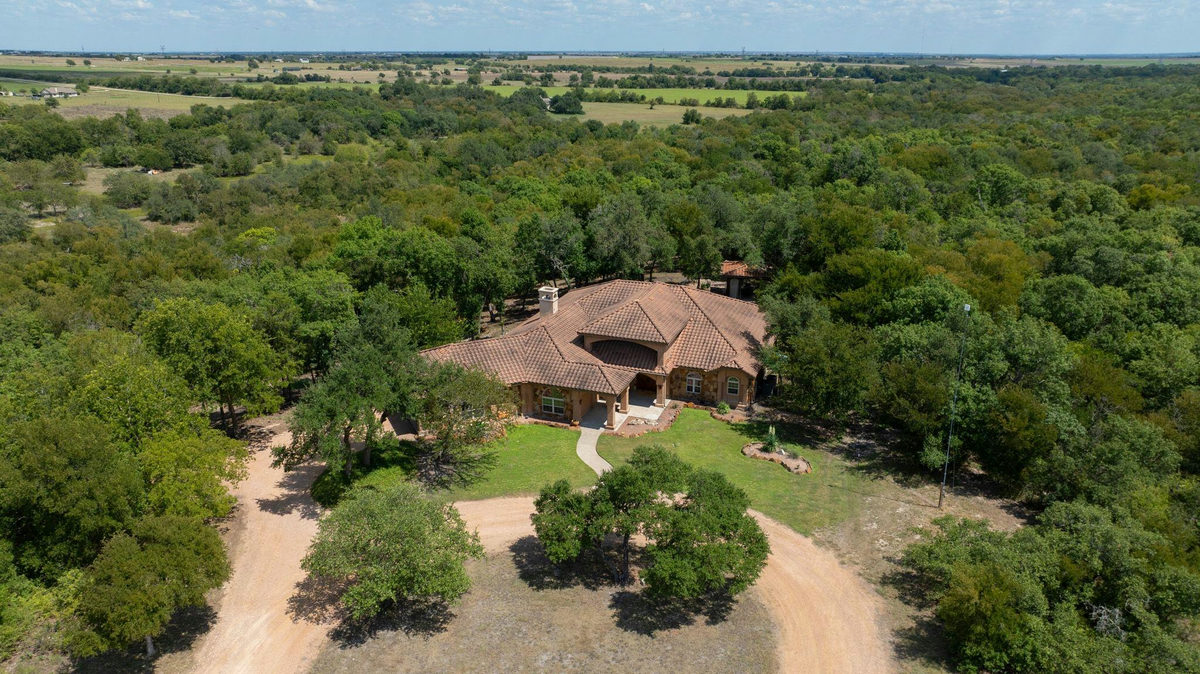 1120 Redbird Rd — exterior