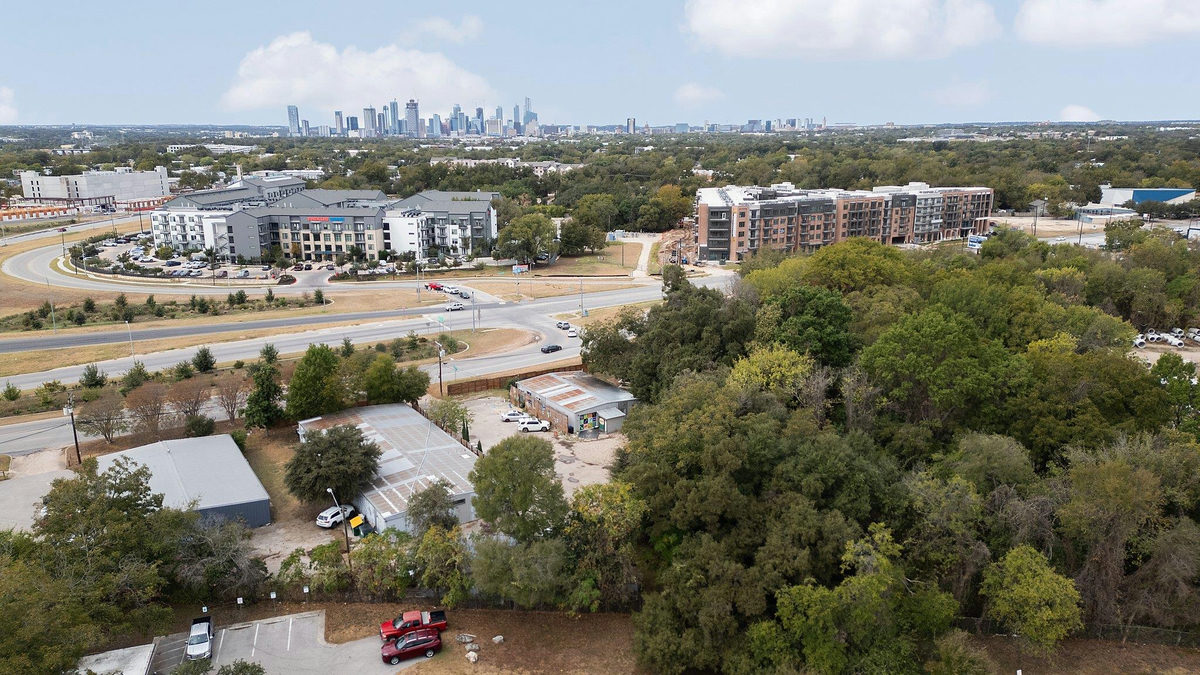 729 Airport Blvd — photo 2