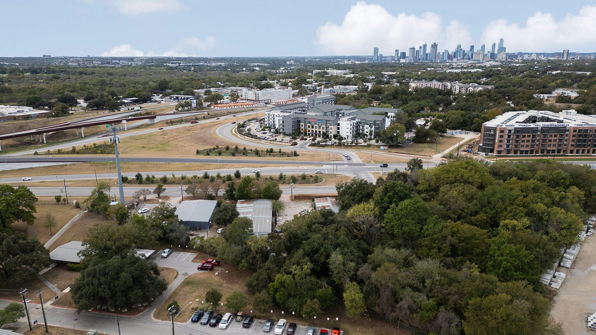 729 Airport Blvd — exterior