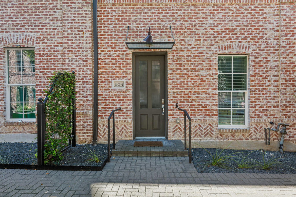 1301 Town Creek Dr #2 — photo 2