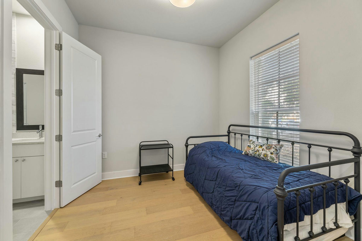 1301 Town Creek Dr #2 — photo 5