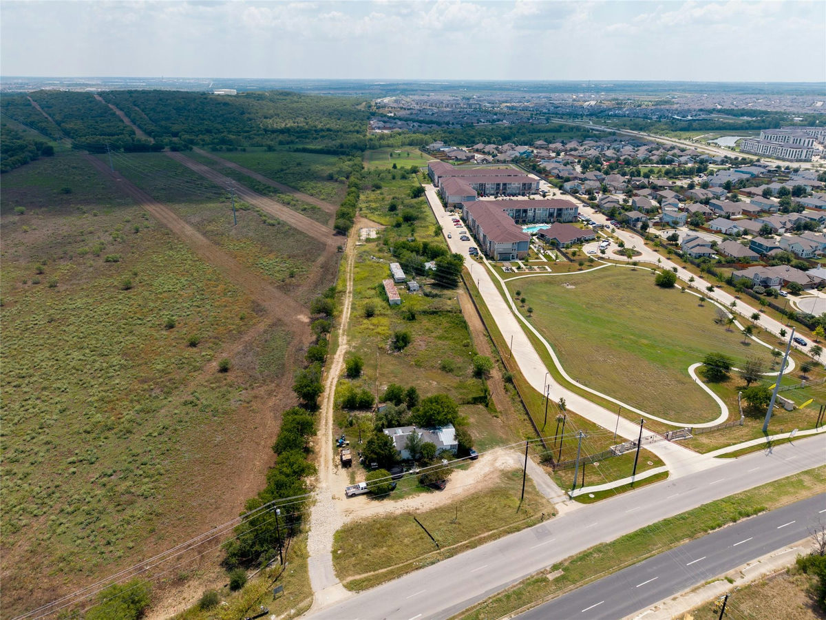 6981 McKinney Falls Pkwy — exterior