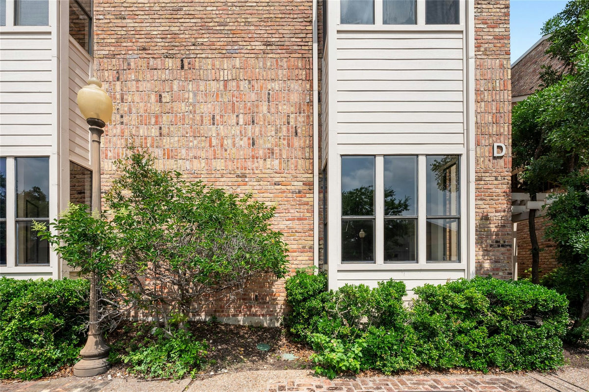 3624 N Hills Dr #D201 — photo 2