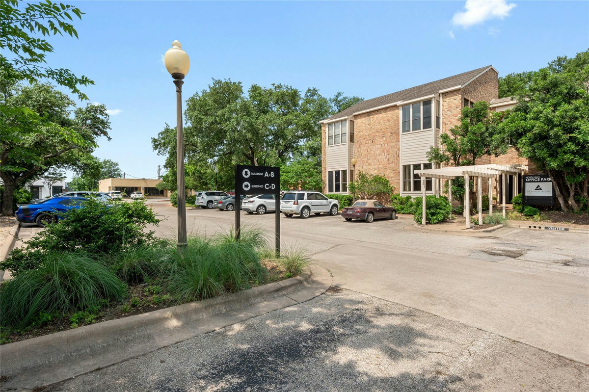 3624 N Hills Dr #D201 — photo 4