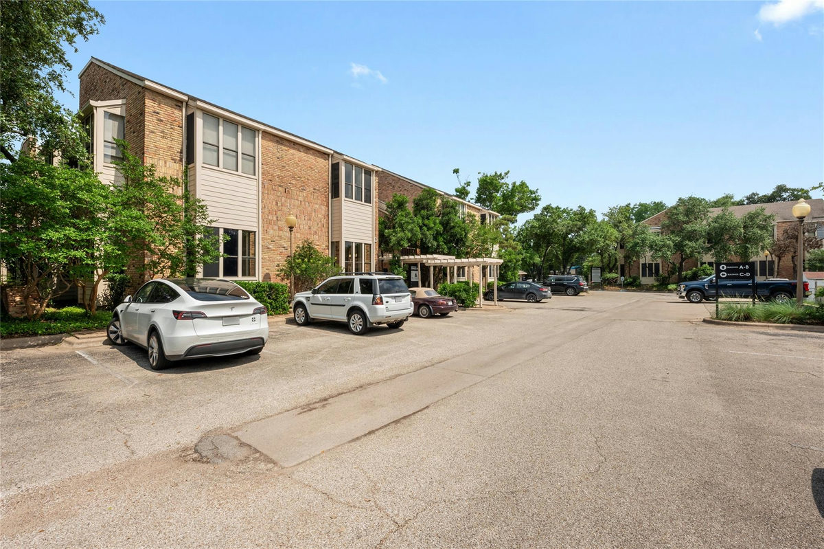 3624 N Hills Dr #D201 — photo 3