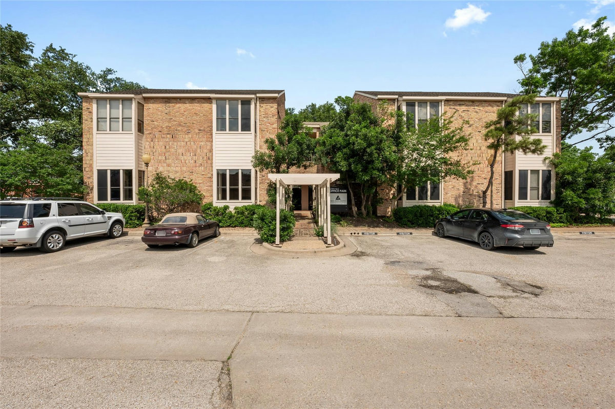 3624 N Hills Dr #D201 — exterior