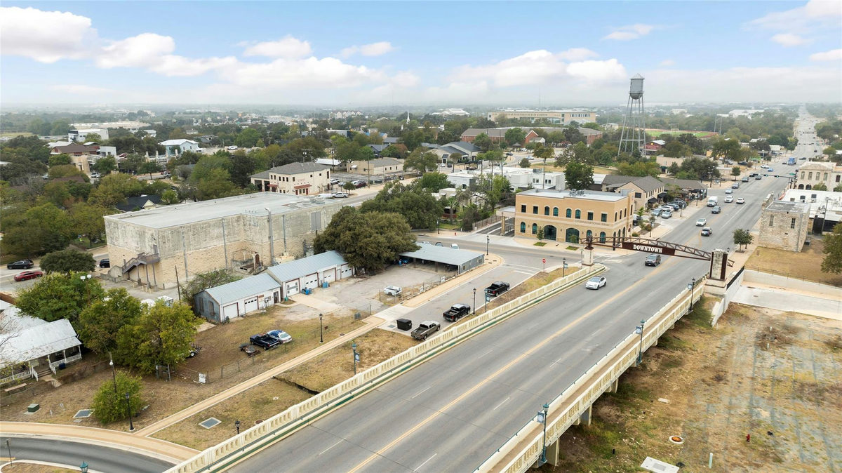 103 W Bagdad Ave — photo 2