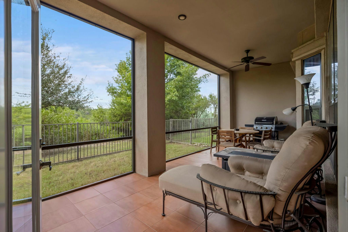 8200 Southwest Pkwy #306