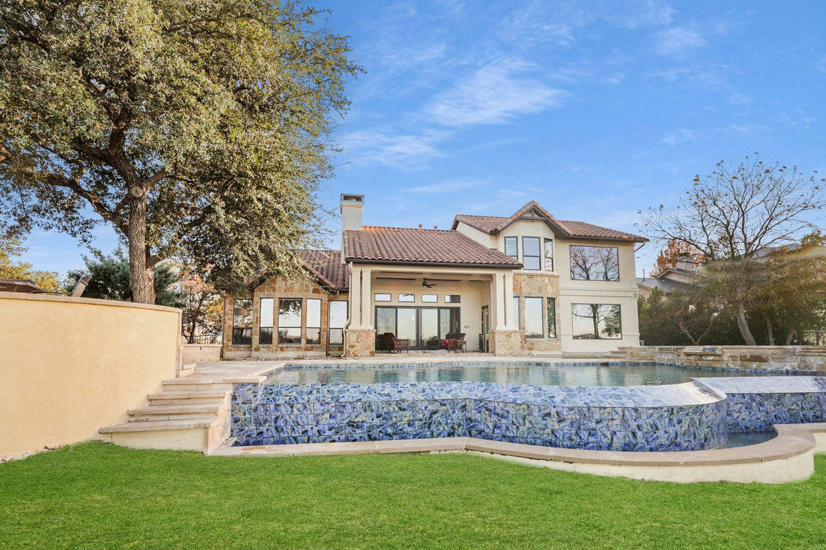 1400 Watercliffe Dr — exterior