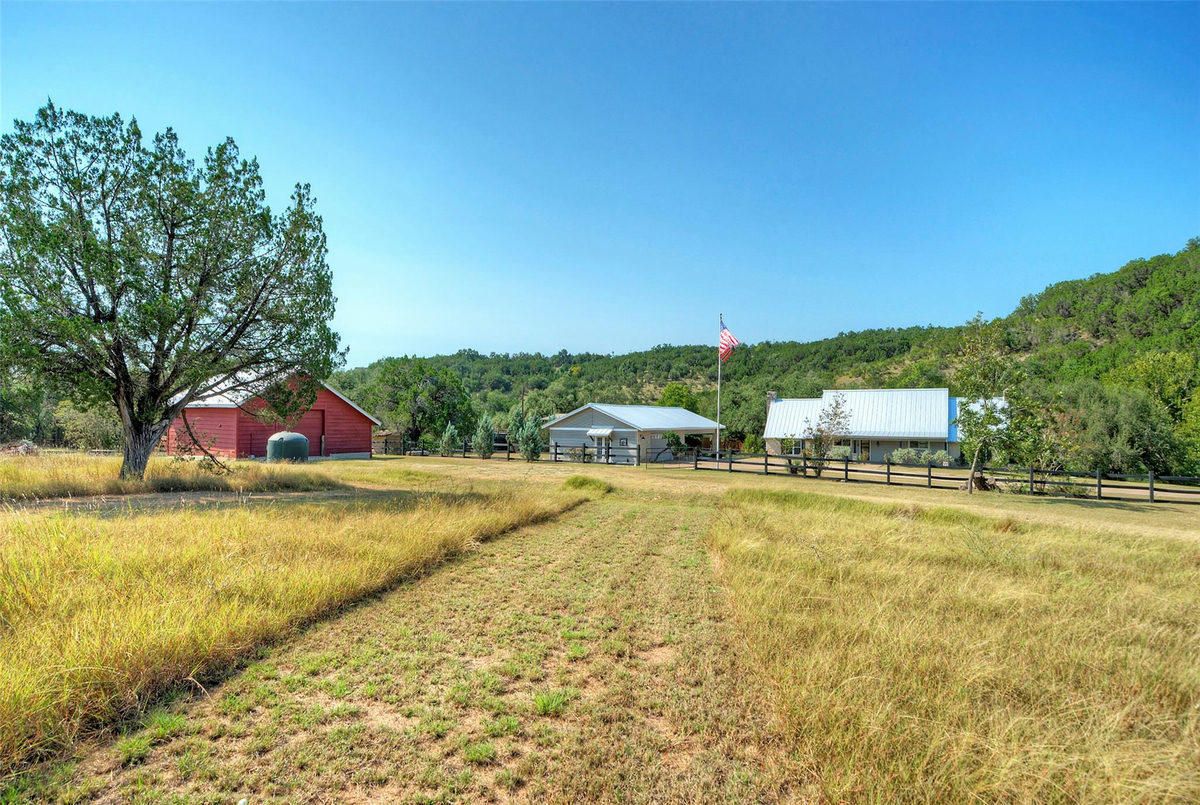 101 Arrowlake Rd — exterior