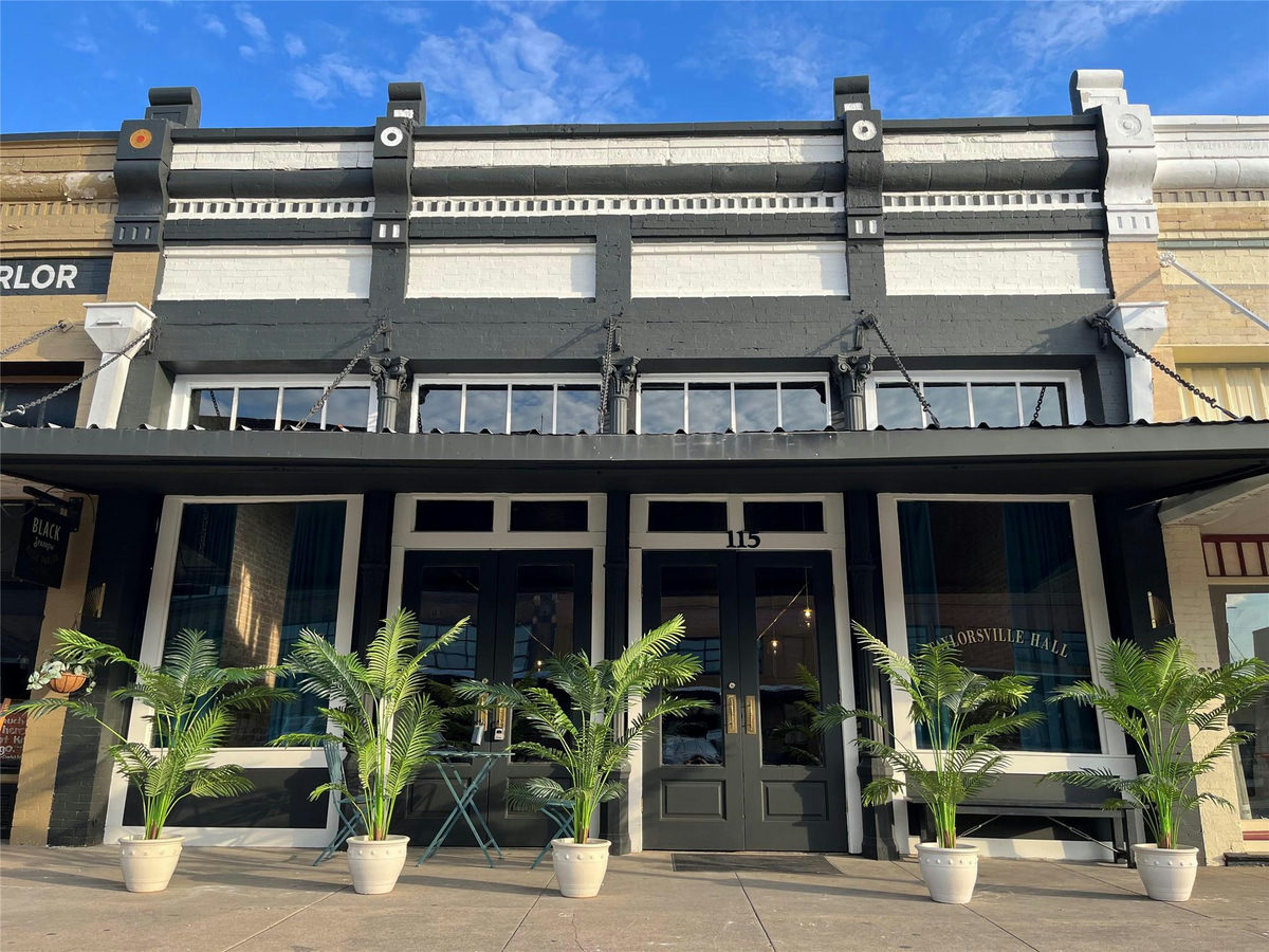 115 W 2nd St — exterior