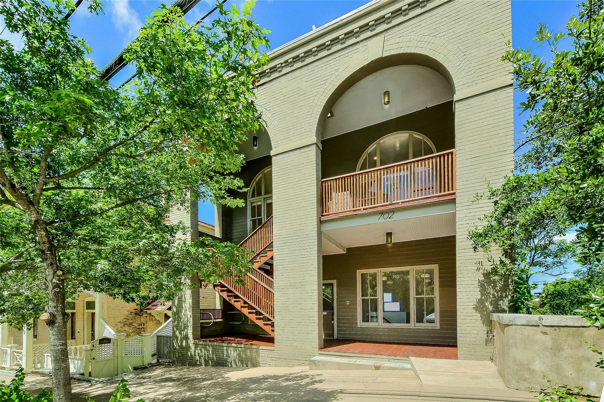 702 San Antonio St — photo 2