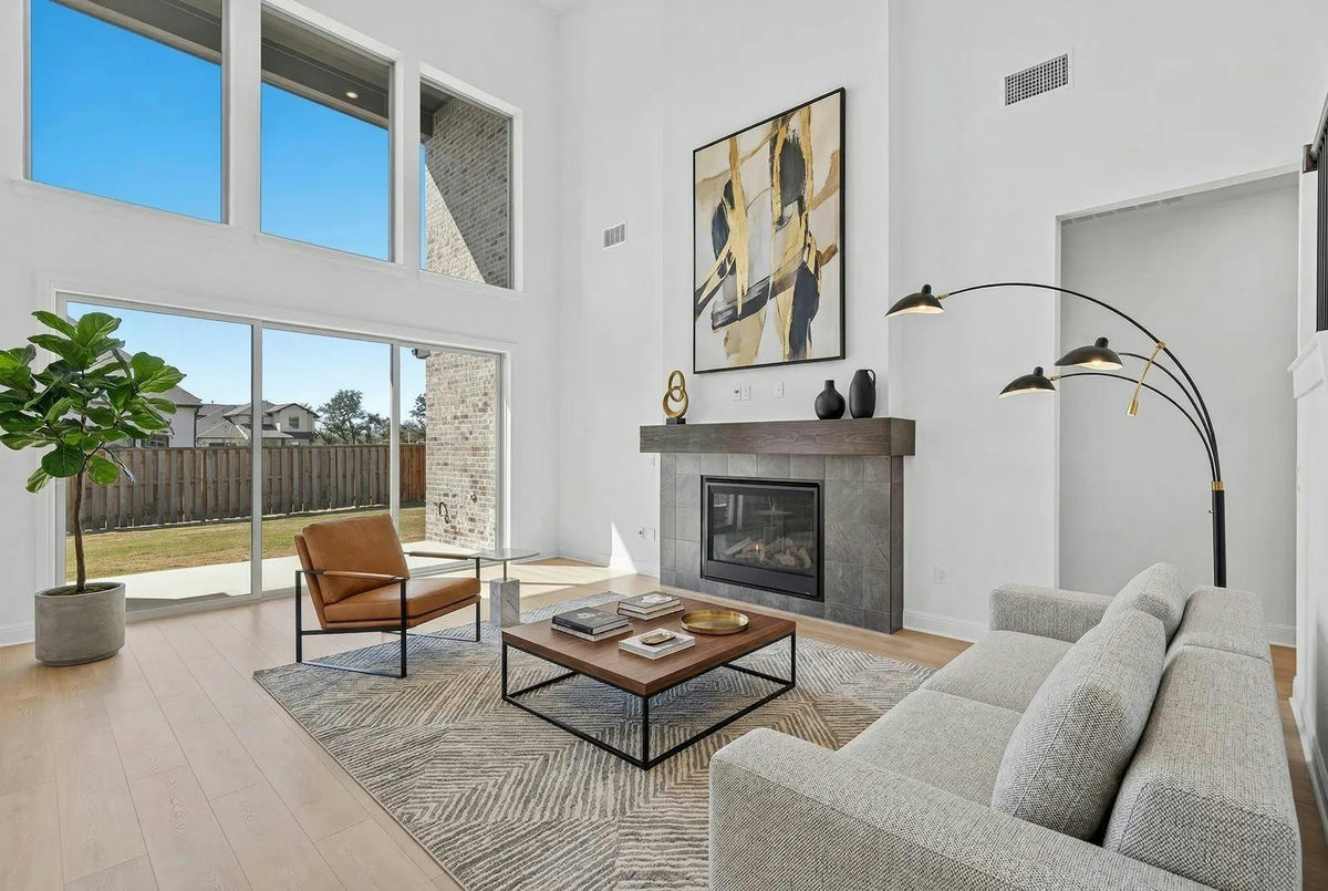 308 Buckaroo Dr — photo 2