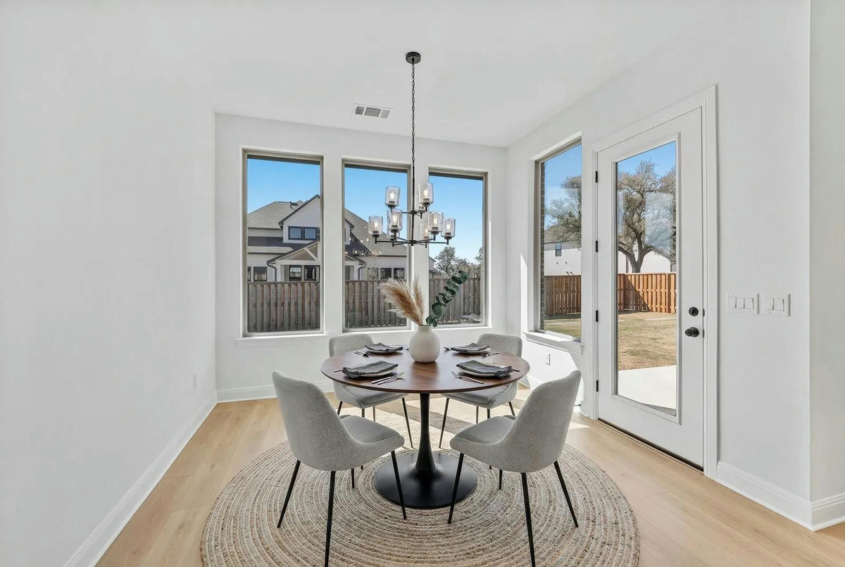 308 Buckaroo Dr — photo 4