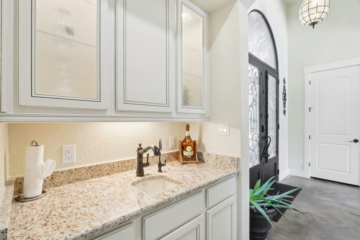 1194 Vaquero Way — photo 3