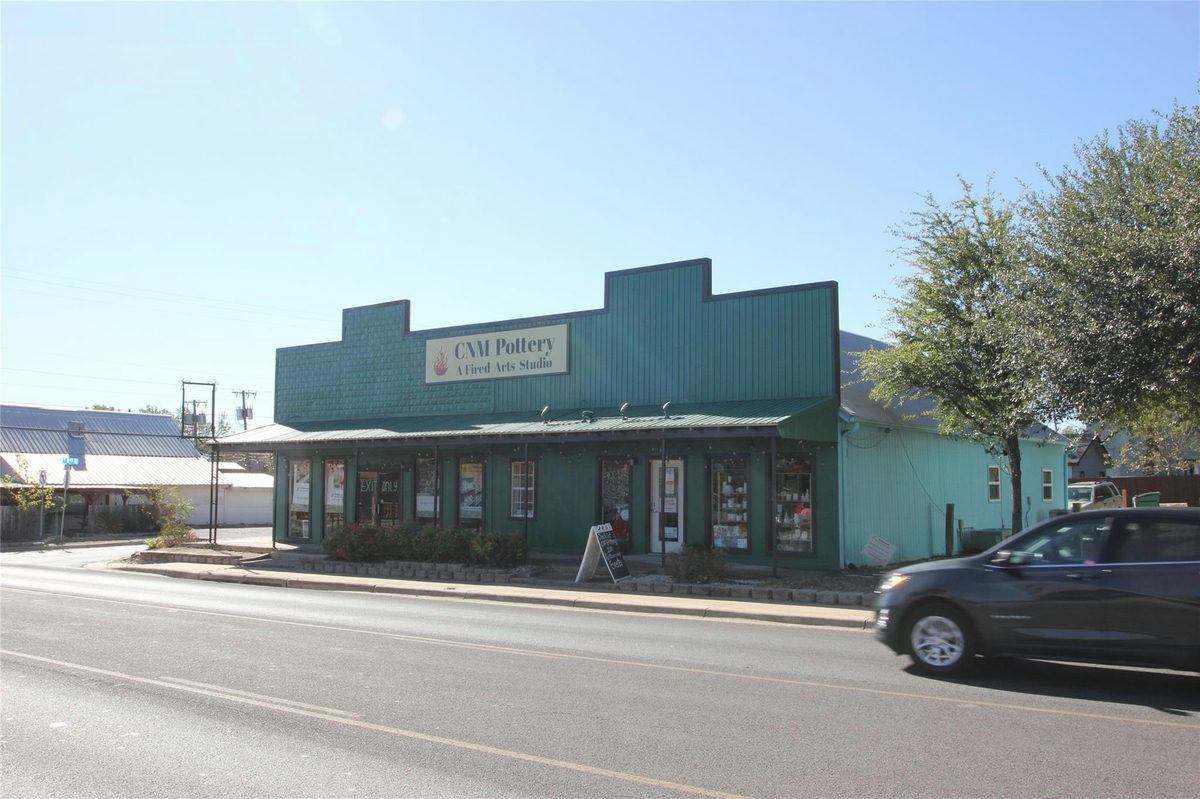 101 W Pecan St — exterior