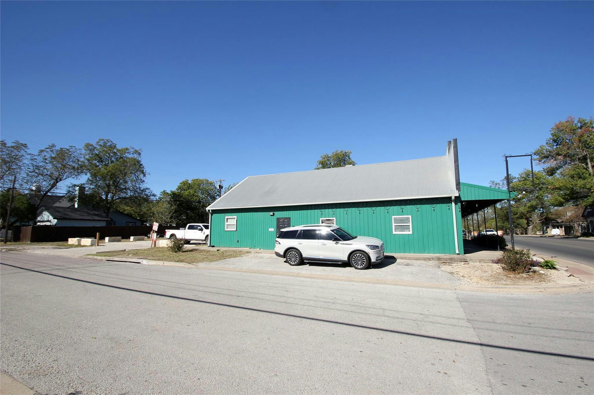 101 W Pecan St — photo 4