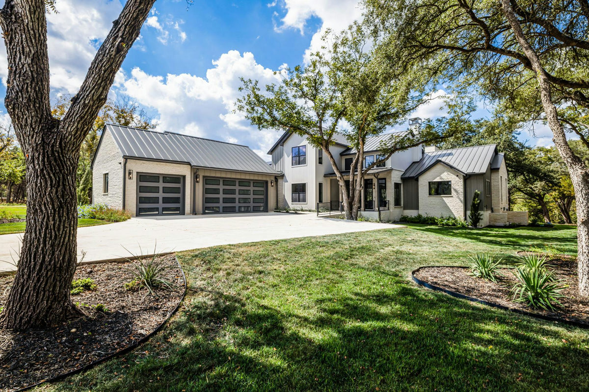 232 Riverfront Dr — exterior