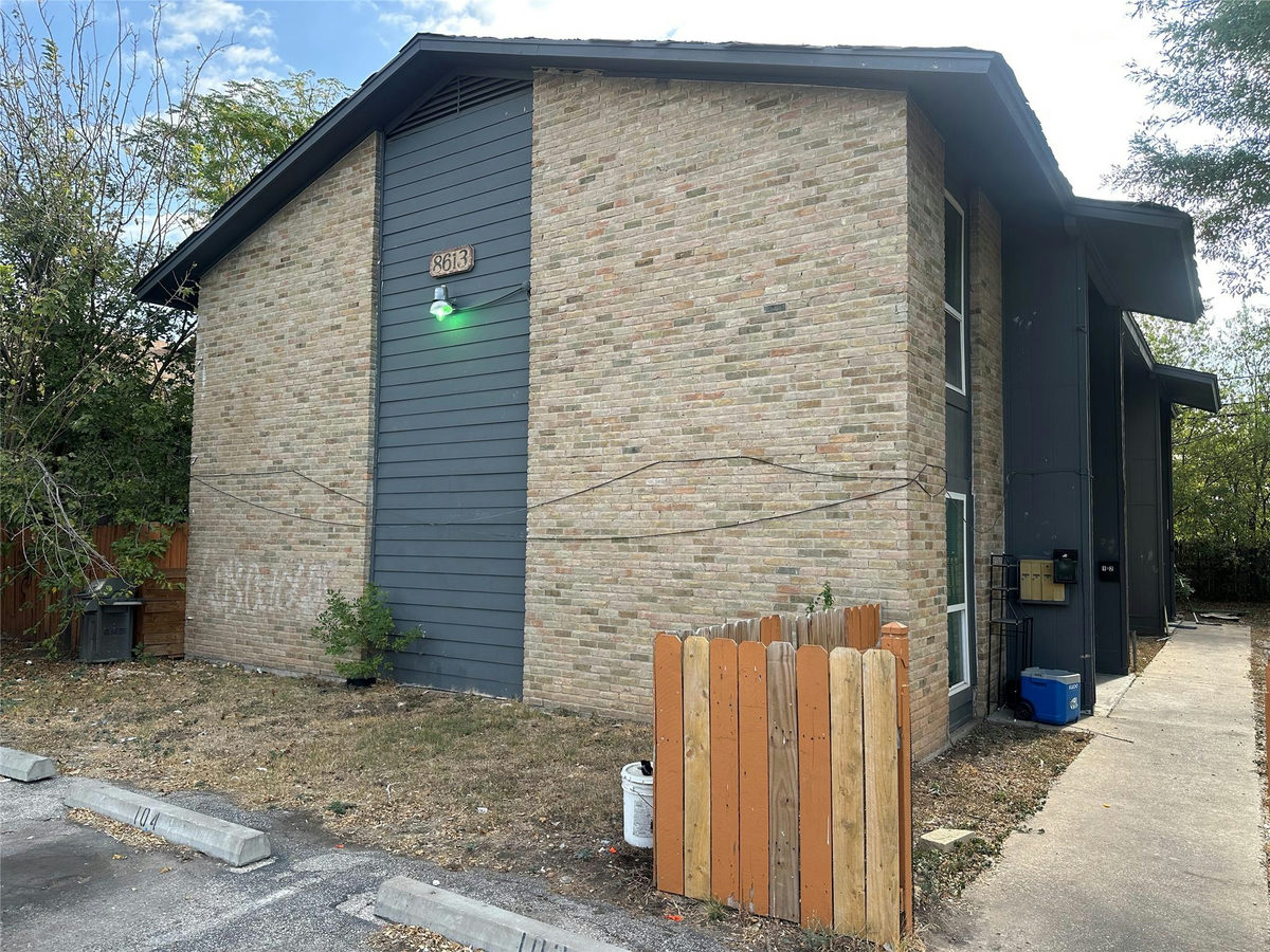 8613 Putnam Dr — photo 2