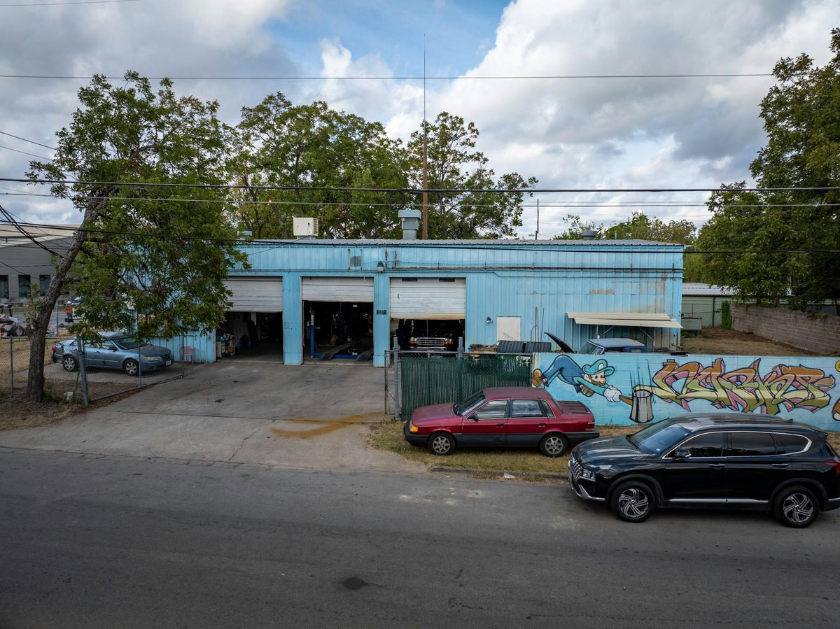 3228 E 5th St — photo 5