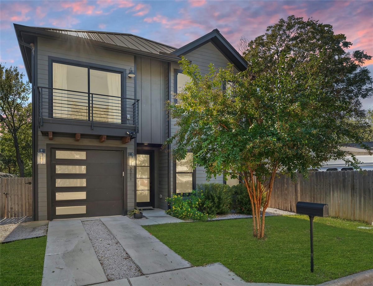 2211 Santa Rosa St — exterior