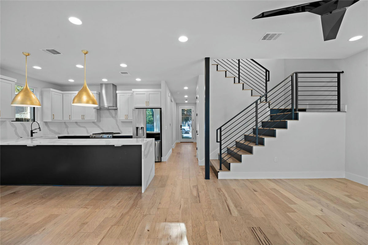 2211 Santa Rosa St — photo 2