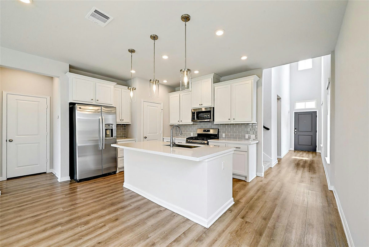 221 Banyon Dr