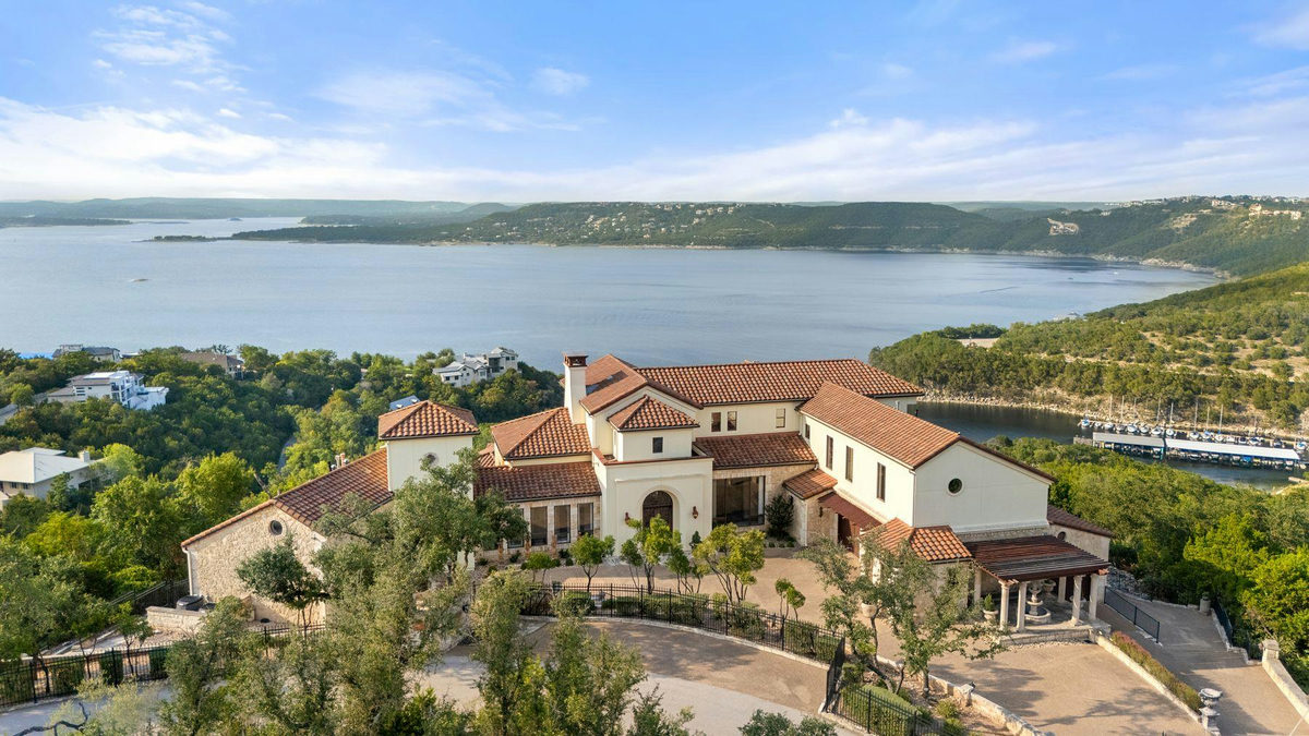 12600 Lyndon Dr — exterior