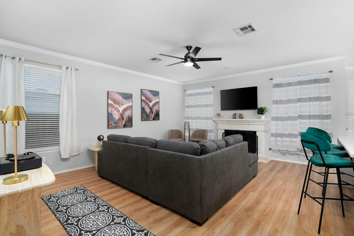 807 Clarence Bohls Ln — photo 3
