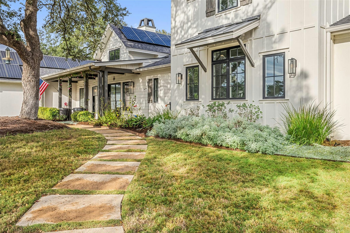 16908 Whispering Breeze — exterior