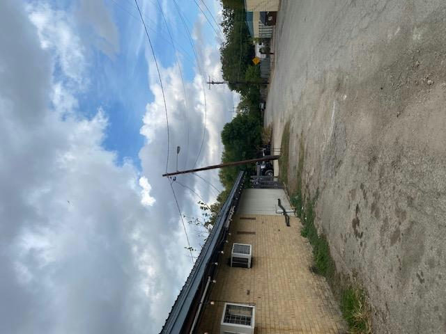 1700 S Interstate 35 Fwy S — photo 3