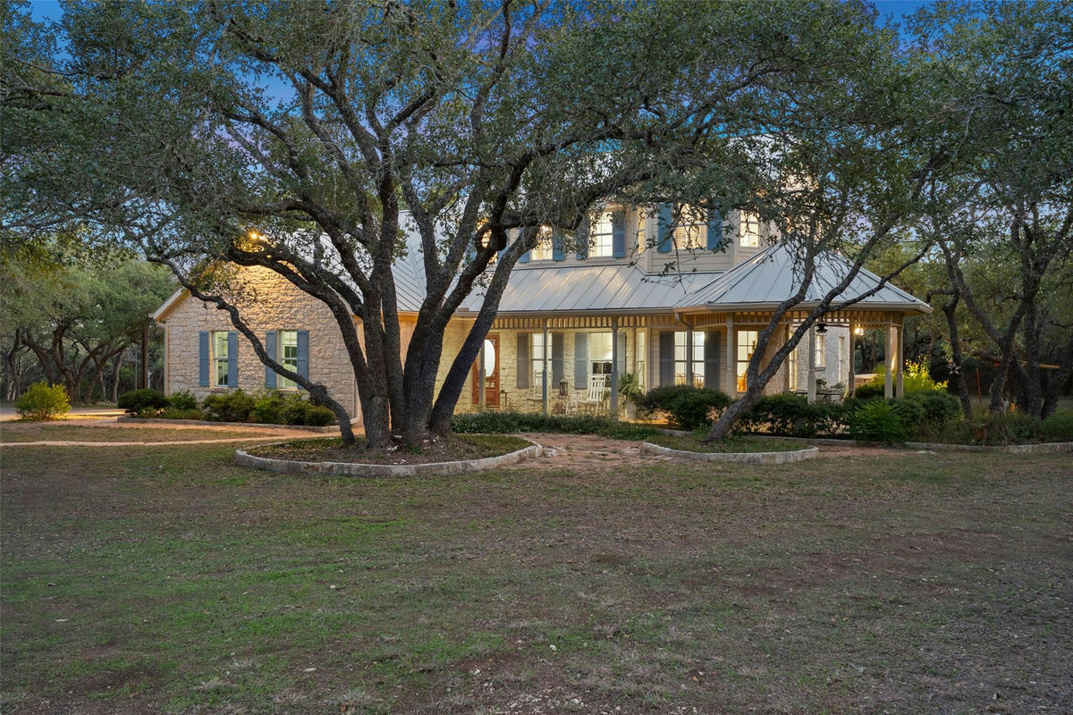 301 Crystal Meadows Dr — exterior