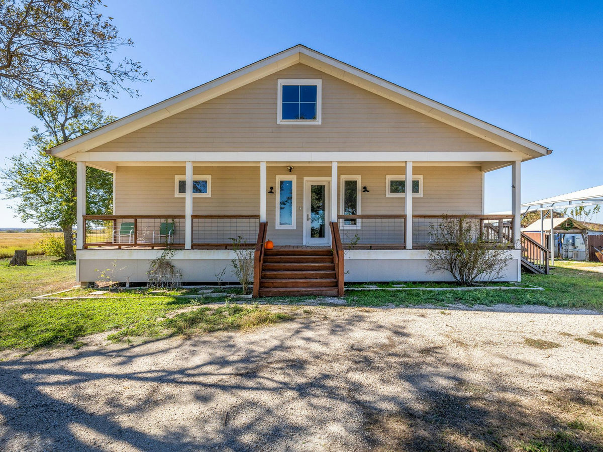 1150 County Road 432 — exterior
