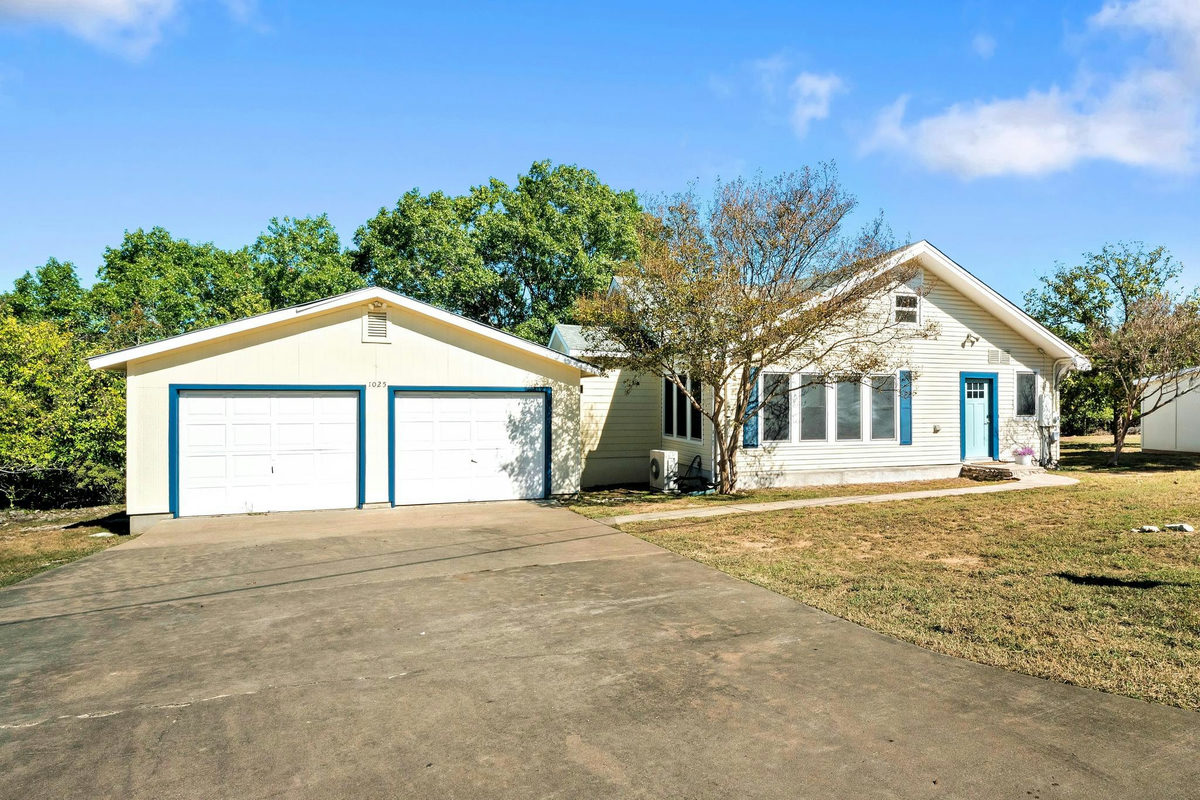 1025 Lake Shore Dr — photo 3