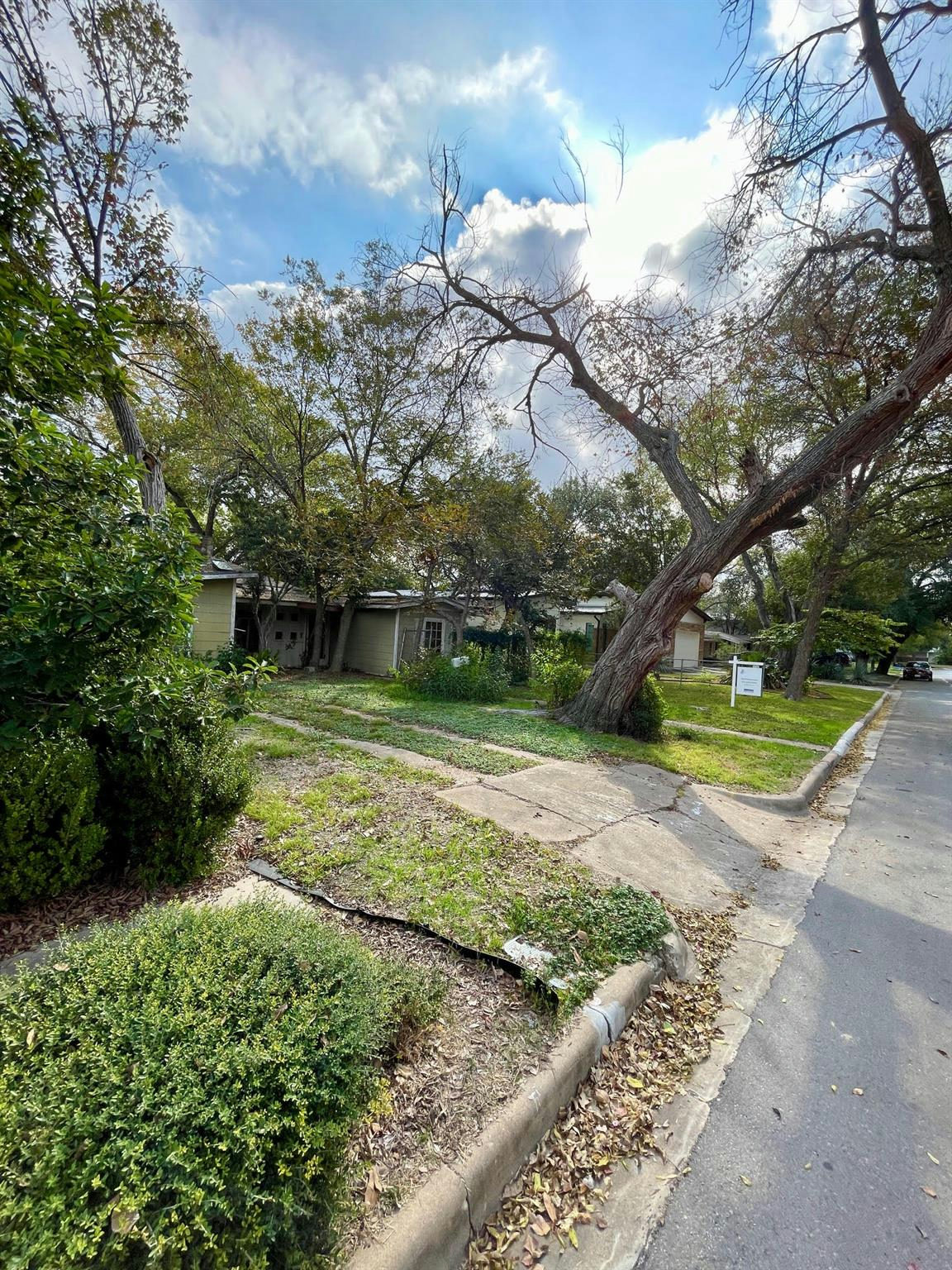 4901 W Park Dr — exterior